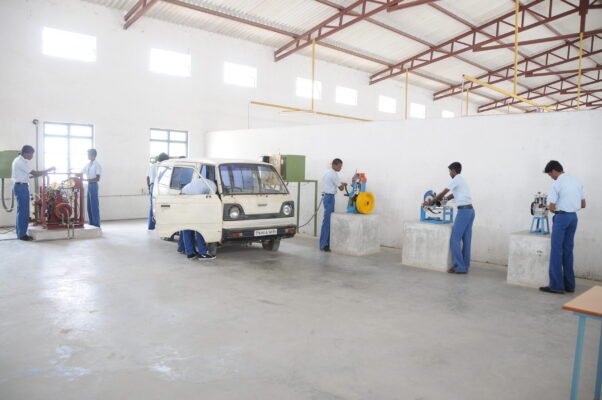AUTOMOTIVE ENGINES & VEHICLE TESTING LAB (1)